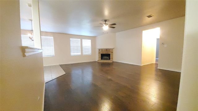 1118 Bradford Drive, Glenn Heights, TX 75154
