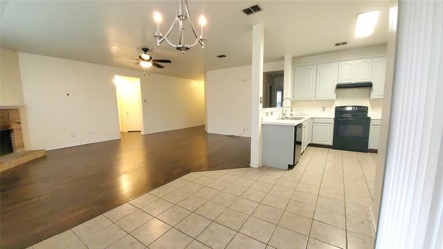 1118 Bradford Drive, Glenn Heights, TX 75154