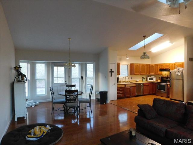 1802 Deer Run Trail, Pacific, MO 63069