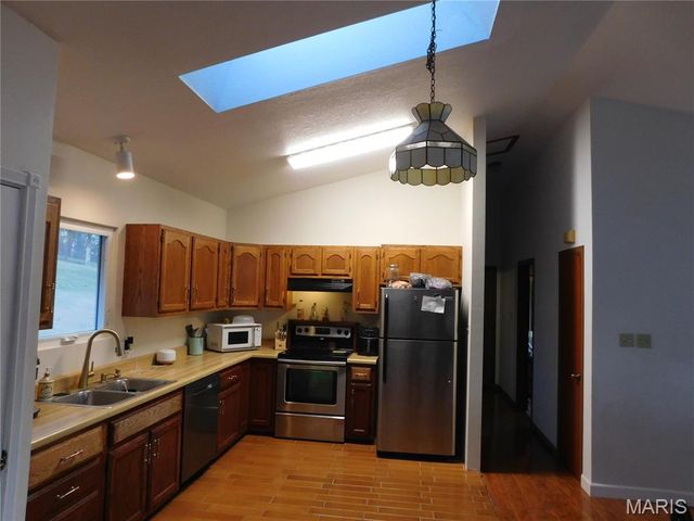 1802 Deer Run Trail, Pacific, MO 63069