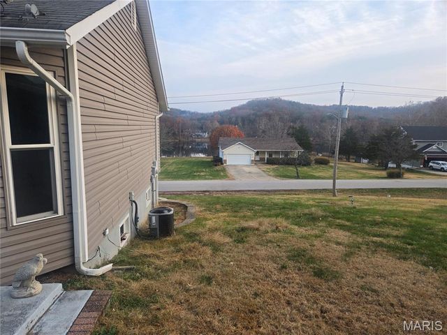 1802 Deer Run Trail, Pacific, MO 63069