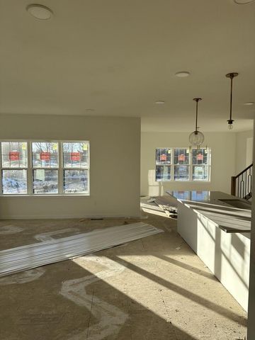 9875 N Cygnet COURT, Mequon, WI 53097