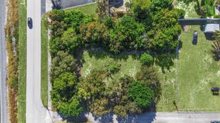 8686 SE Lyons Street, Hobe Sound, FL 33455