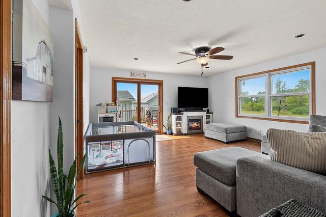 W10057 BALER ROAD, Hortonville, WI 54944