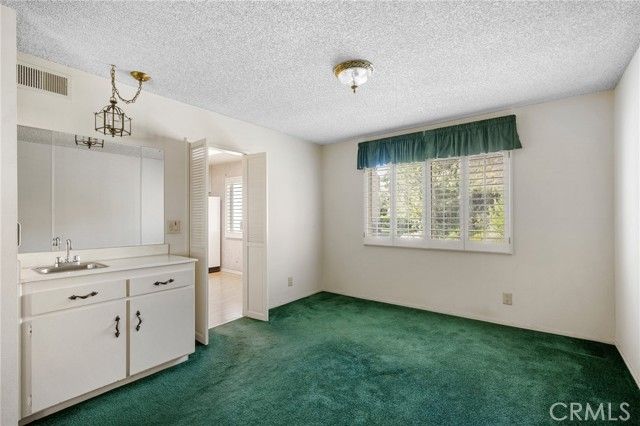 9555 Via Venezia, Burbank, CA 91504