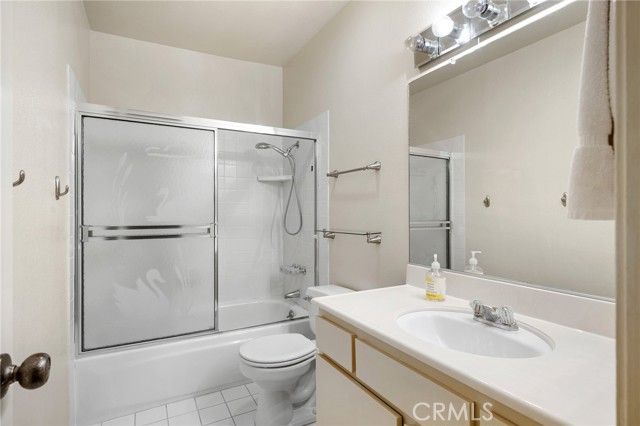 9555 Via Venezia, Burbank, CA 91504