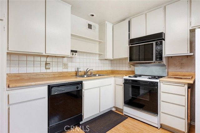 9555 Via Venezia, Burbank, CA 91504