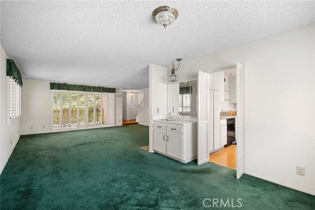 9555 Via Venezia, Burbank, CA 91504