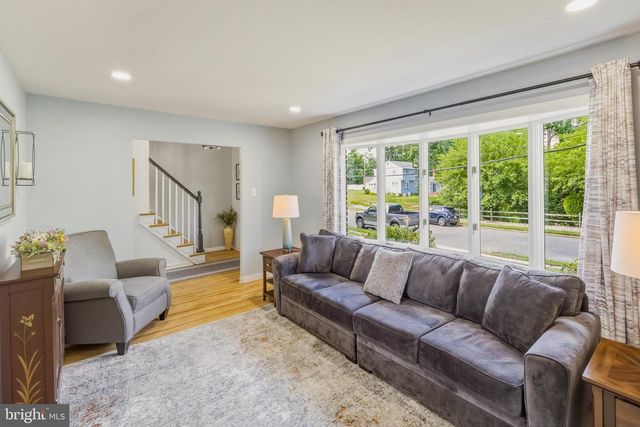 33 GRAY BIRCH RD, Turnersville, NJ 08012