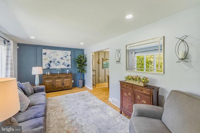 33 GRAY BIRCH RD, Turnersville, NJ 08012