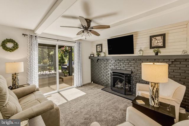 33 GRAY BIRCH RD, Turnersville, NJ 08012
