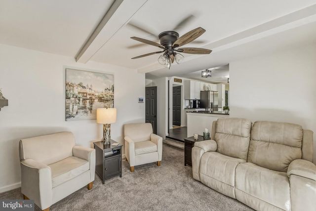 33 GRAY BIRCH RD, Turnersville, NJ 08012