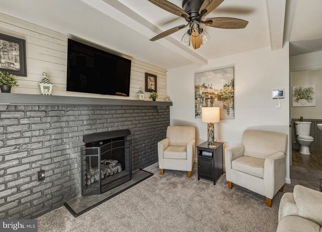 33 GRAY BIRCH RD, Turnersville, NJ 08012