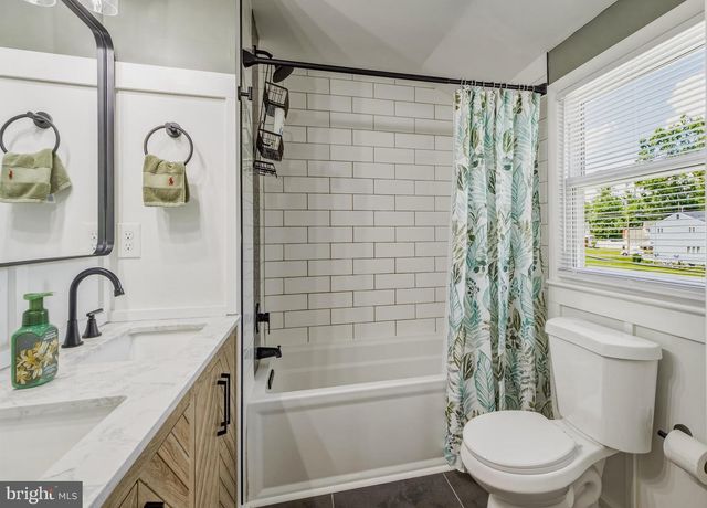 33 GRAY BIRCH RD, Turnersville, NJ 08012