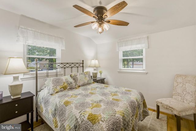 33 GRAY BIRCH RD, Turnersville, NJ 08012