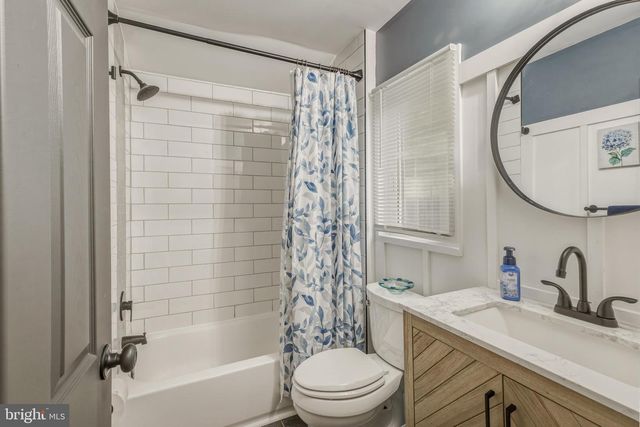33 GRAY BIRCH RD, Turnersville, NJ 08012