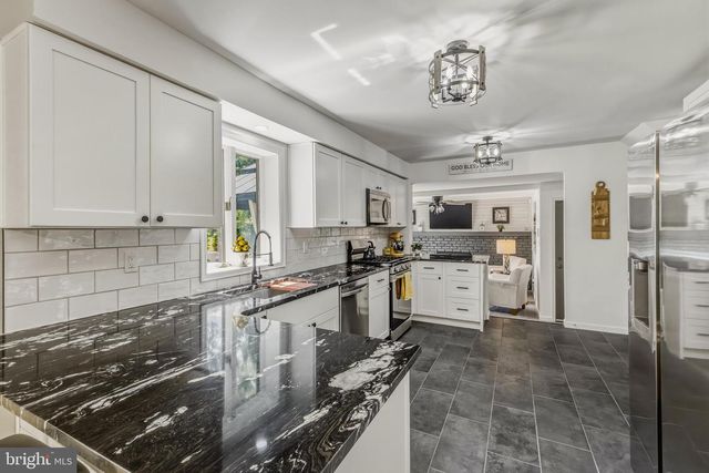 33 GRAY BIRCH RD, Turnersville, NJ 08012