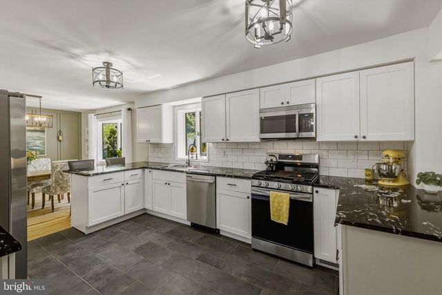 33 GRAY BIRCH RD, Turnersville, NJ 08012