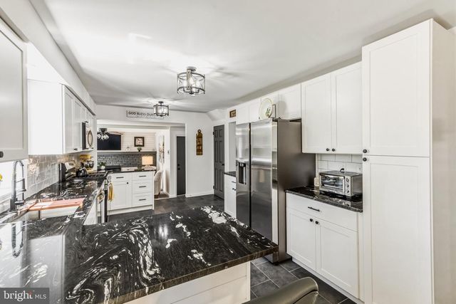 33 GRAY BIRCH RD, Turnersville, NJ 08012