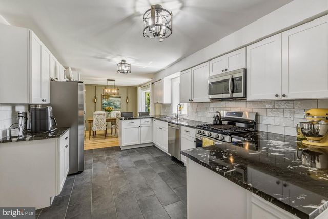 33 GRAY BIRCH RD, Turnersville, NJ 08012