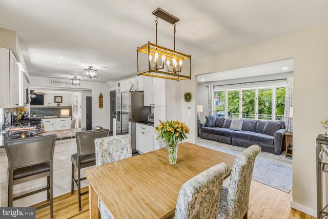 33 GRAY BIRCH RD, Turnersville, NJ 08012
