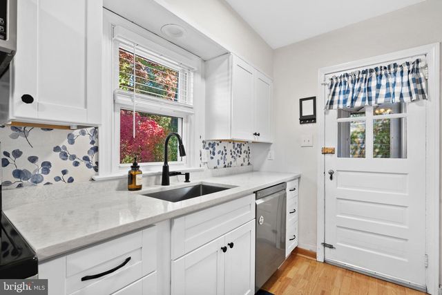 1564 BURMONT RD, Havertown, PA 19083