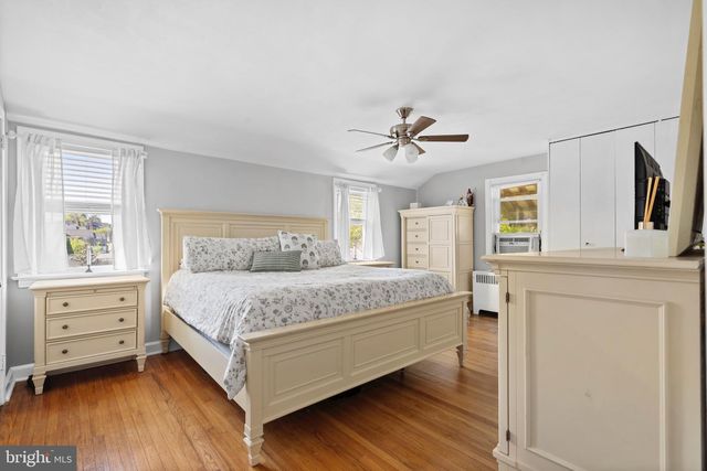 1564 BURMONT RD, Havertown, PA 19083