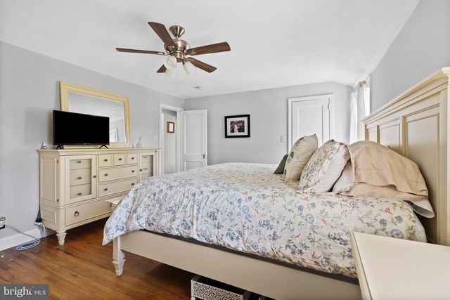 1564 BURMONT RD, Havertown, PA 19083