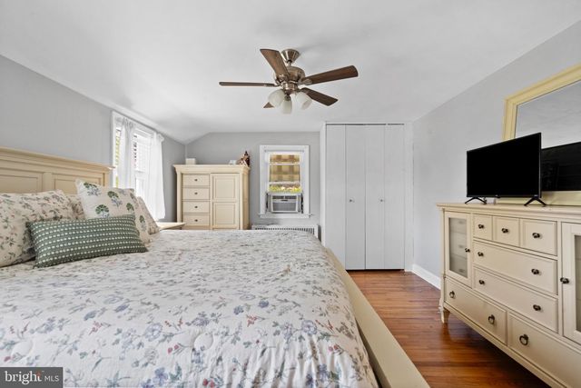 1564 BURMONT RD, Havertown, PA 19083