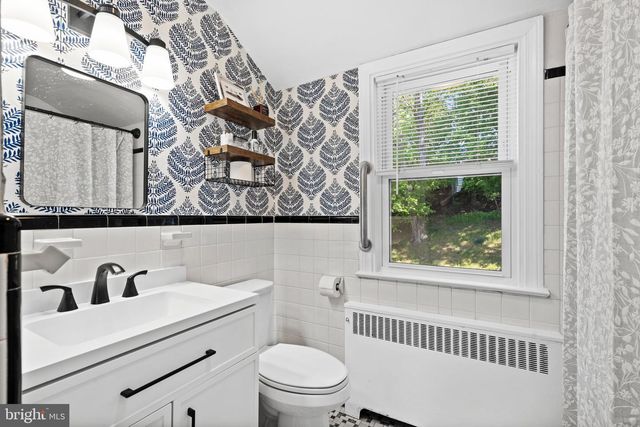 1564 BURMONT RD, Havertown, PA 19083