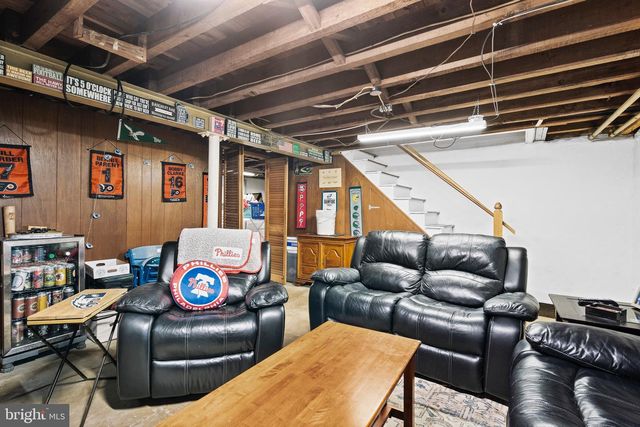 1564 BURMONT RD, Havertown, PA 19083