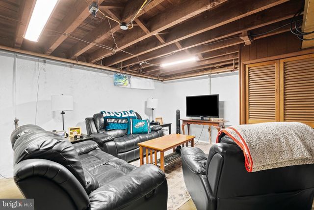 1564 BURMONT RD, Havertown, PA 19083