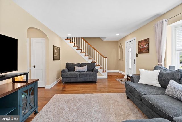 1564 BURMONT RD, Havertown, PA 19083