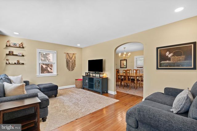 1564 BURMONT RD, Havertown, PA 19083