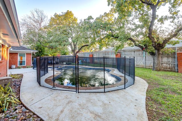 1804 Longbranch Court, Arlington, TX 76012