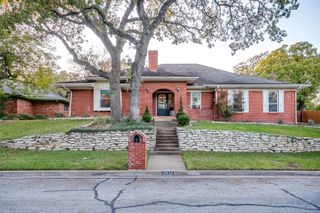 1804 Longbranch Court, Arlington, TX 76012