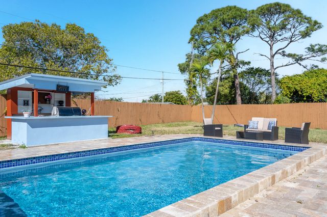 1601 NW 3rd Lane, Boynton Beach, FL 33435