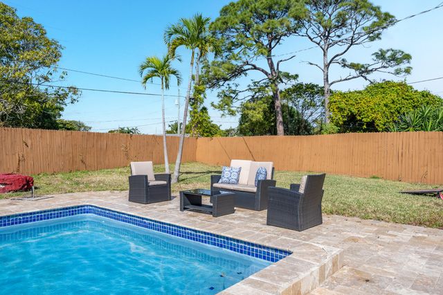1601 NW 3rd Lane, Boynton Beach, FL 33435