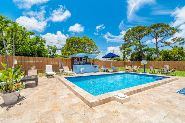 1601 NW 3rd Lane, Boynton Beach, FL 33435