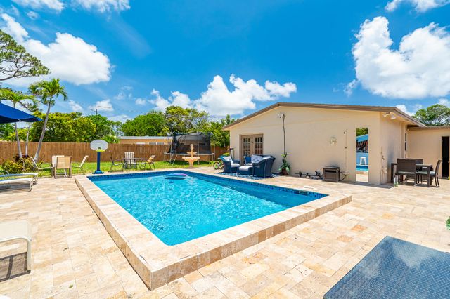 1601 NW 3rd Lane, Boynton Beach, FL 33435
