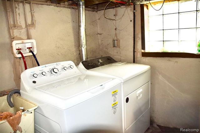 722 Kings Highway, Wyandotte, MI 48192