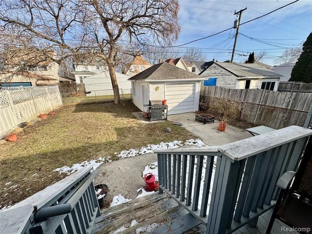 722 Kings Highway, Wyandotte, MI 48192