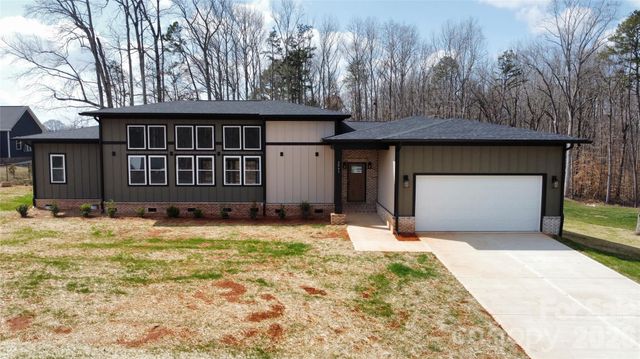 2003 Plain Field Drive, Bessemer City, NC 28016