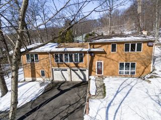 12 Ledgewood Trl, Kinnelon Boro, NJ 07405