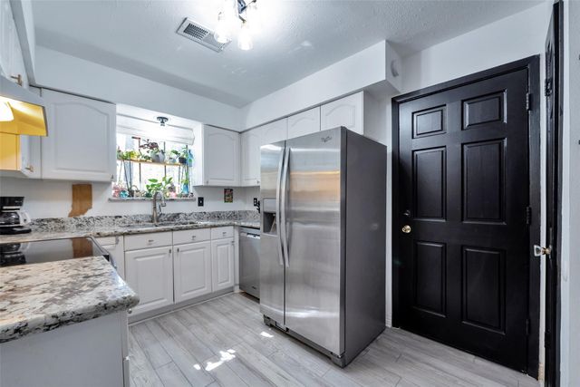 116 W White Willow Circle, The Woodlands, TX 77381