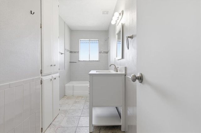 4809 S Park Vista Drive, Del City, OK 73115