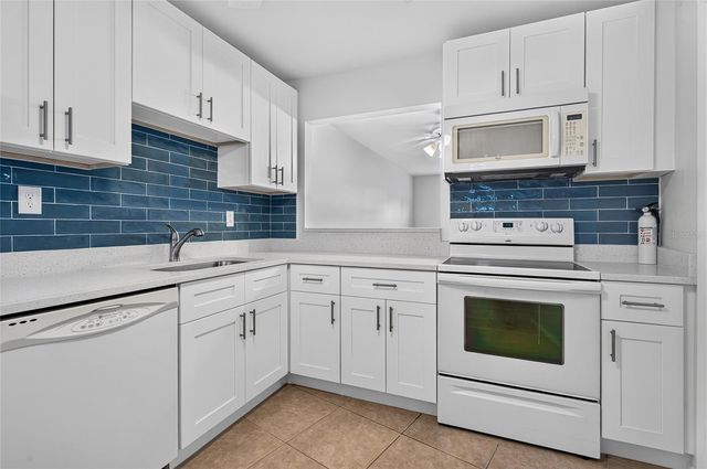 245 CENTER ROAD 109, Venice, FL 34285