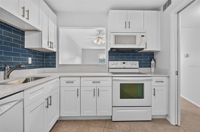 245 CENTER ROAD 109, Venice, FL 34285