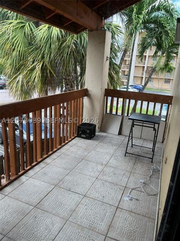 10135 NW 9th St Cir 5-208, Miami, FL 33172