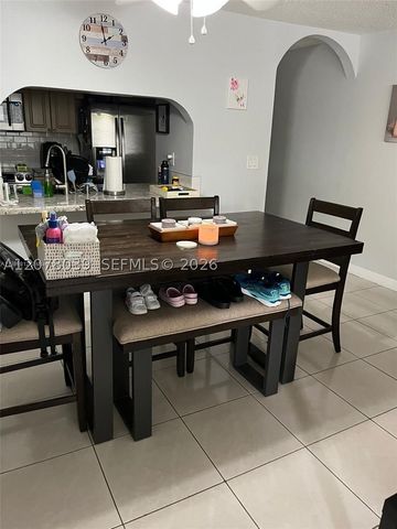 10135 NW 9th St Cir 5-208, Miami, FL 33172